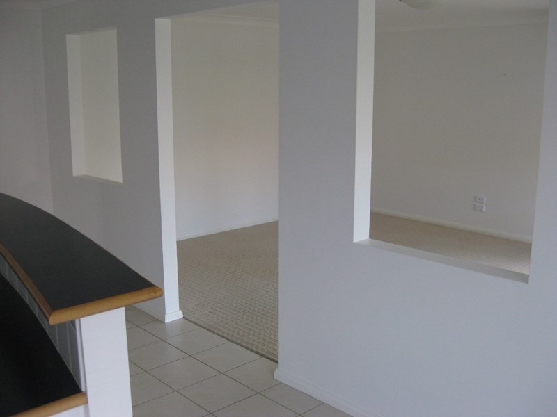 13 Womboin Crescent, Glenfield Park NSW 2650