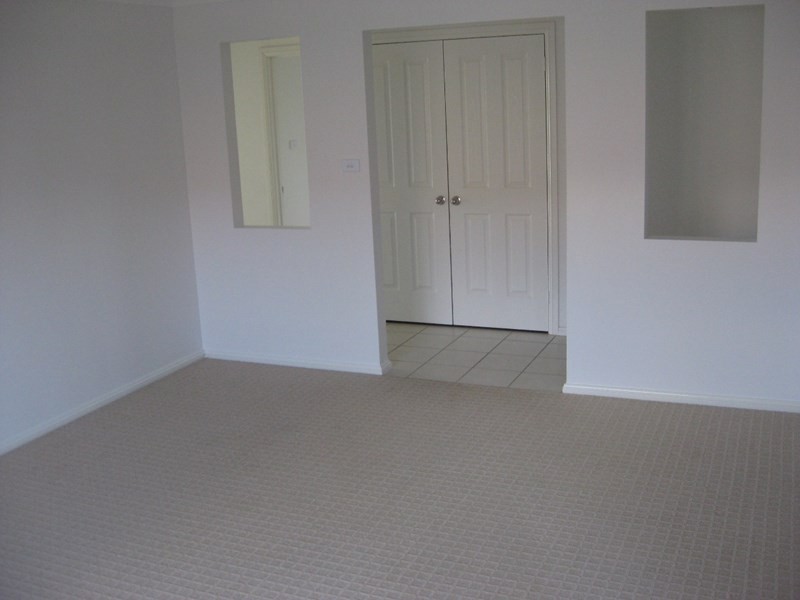 13 Womboin Crescent, Glenfield Park NSW 2650