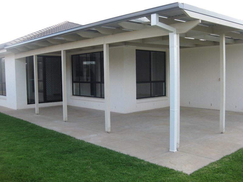 13 Womboin Crescent, Glenfield Park NSW 2650