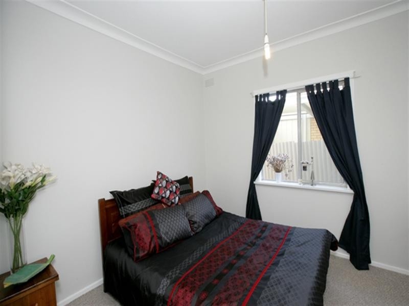 45 Tichborne Crescent, Kooringal NSW 2650