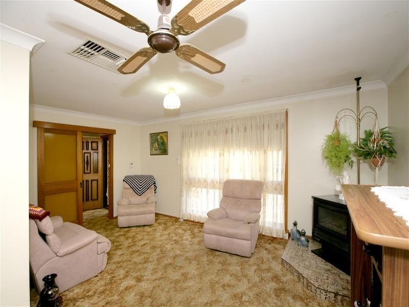 24 Jasmin Crescent, Lake Albert NSW 2650