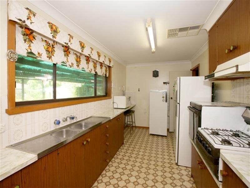 24 Jasmin Crescent, Lake Albert NSW 2650