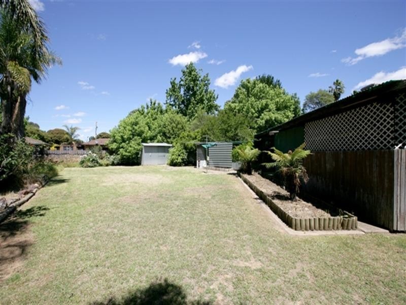 24 Jasmin Crescent, Lake Albert NSW 2650