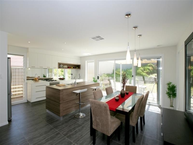 1/2 Larra Place, Bourkelands NSW 2650