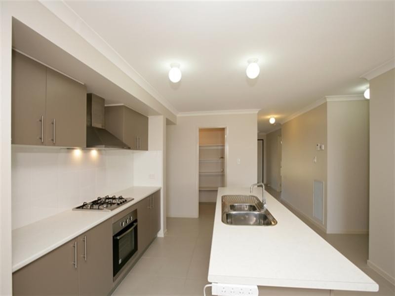 8 Hazelwood Drive, Forest Hill NSW 2651