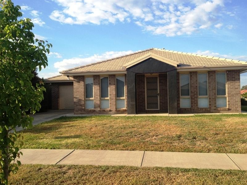 24 Barrima Drive, Glenfield Park NSW 2650