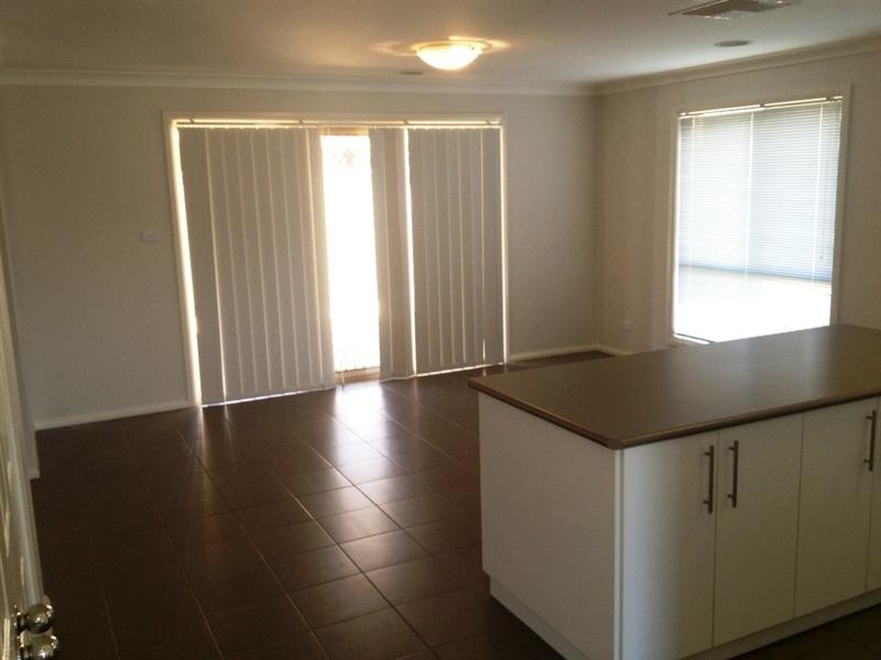 24 Barrima Drive, Glenfield Park NSW 2650