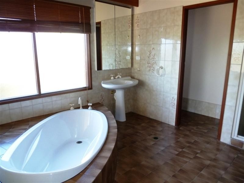 52 Andrews Avenue, Wagga Wagga NSW 2650