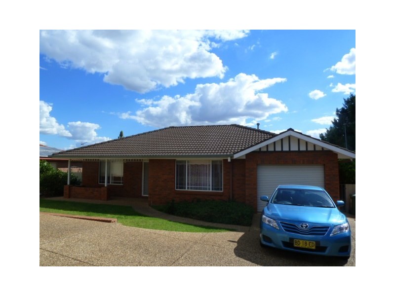 2/70 Brooklyn Drive, Wagga Wagga NSW 2650