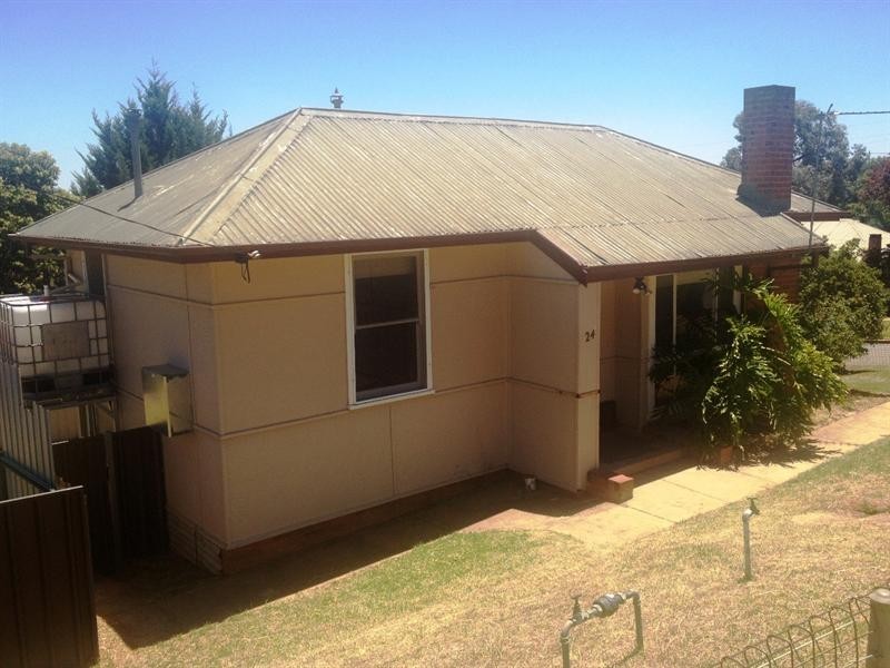 24 Phillip Avenue, Wagga Wagga NSW 2650