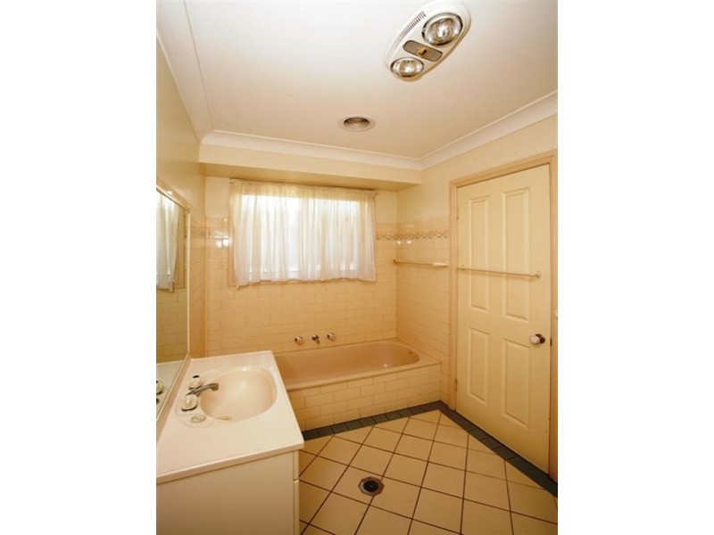 15 Kimberley Drive, Tatton NSW 2650