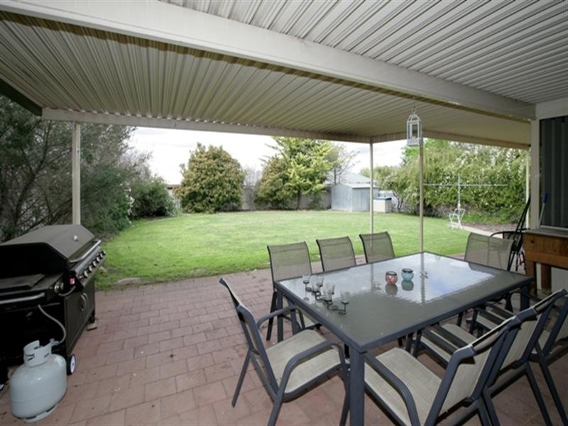 15 Kimberley Drive, Tatton NSW 2650