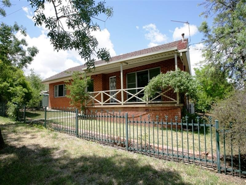 7 Waranga Avenue, Mount Austin NSW 2650