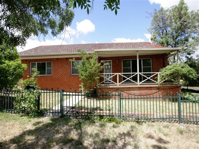 7 Waranga Avenue, Mount Austin NSW 2650