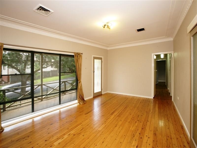 7 Waranga Avenue, Mount Austin NSW 2650