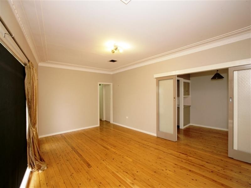 7 Waranga Avenue, Mount Austin NSW 2650