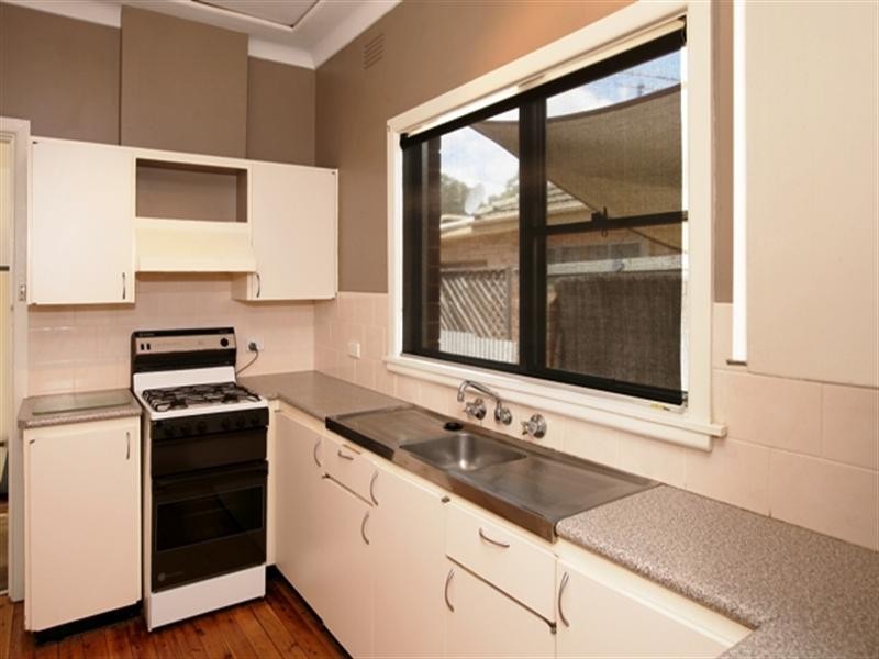 7 Waranga Avenue, Mount Austin NSW 2650