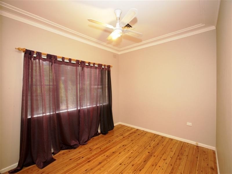 7 Waranga Avenue, Mount Austin NSW 2650