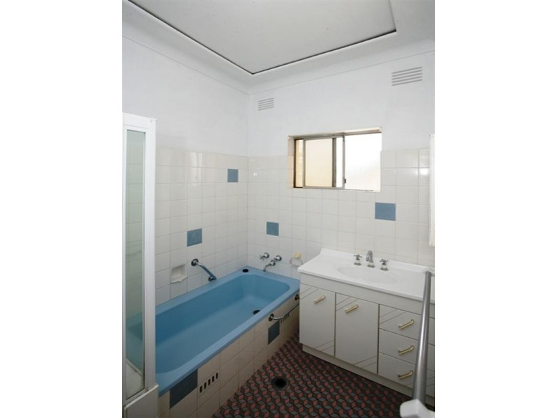 7 Waranga Avenue, Mount Austin NSW 2650