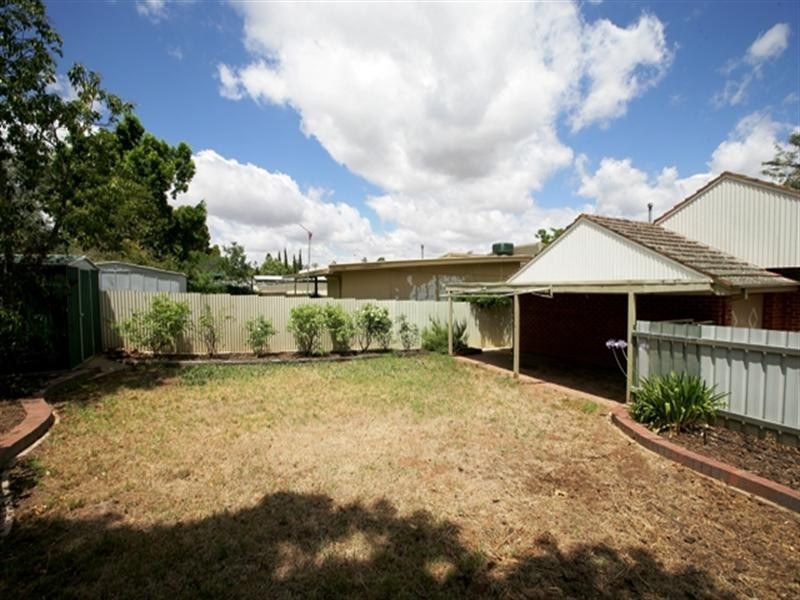 7 Waranga Avenue, Mount Austin NSW 2650