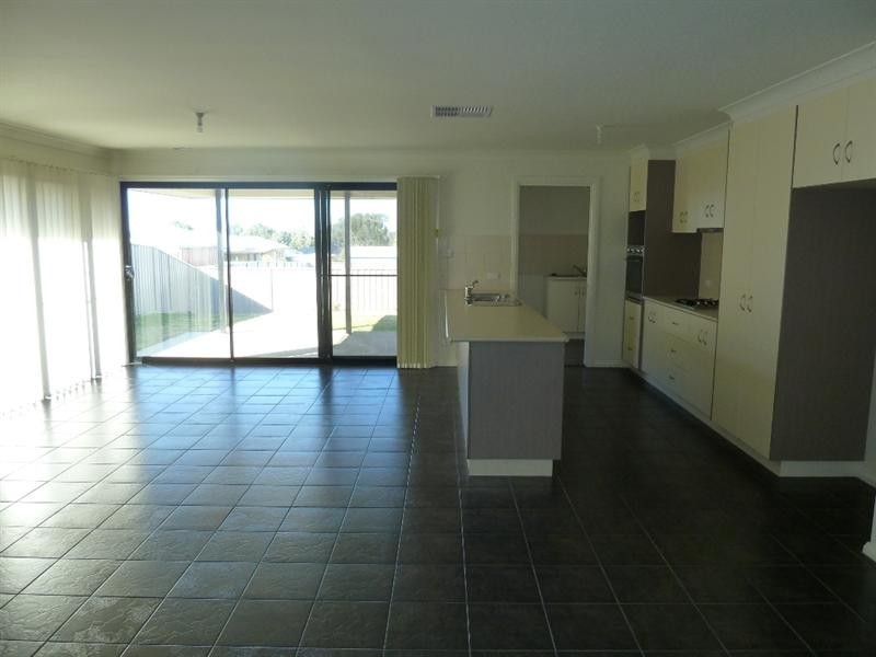 69 Stirling Boulevard, Wagga Wagga NSW 2650