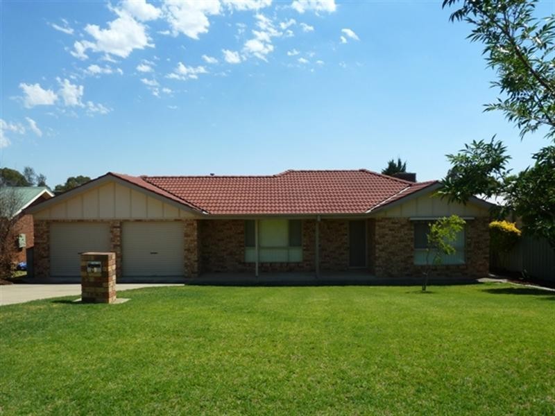 19 Hargrave Avenue, Wagga Wagga NSW 2650