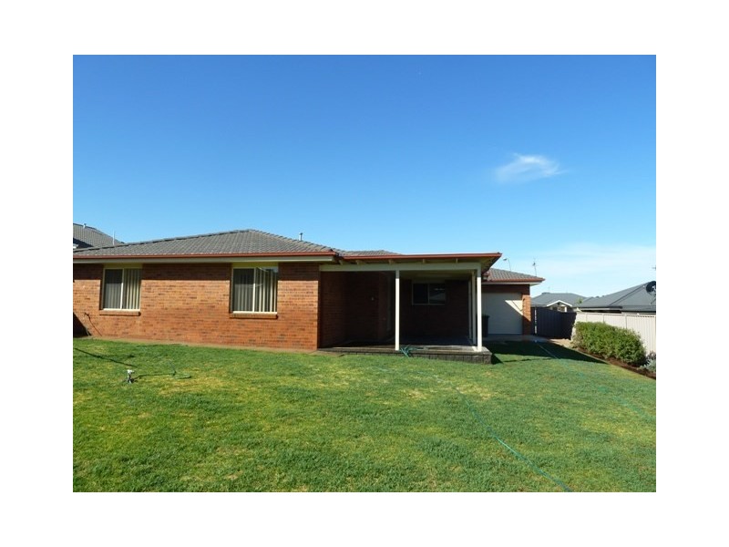 6 Wilton Street, Wagga Wagga NSW 2650