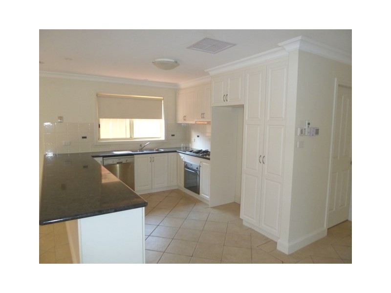 1/2 Madin Place, Wagga Wagga NSW 2650