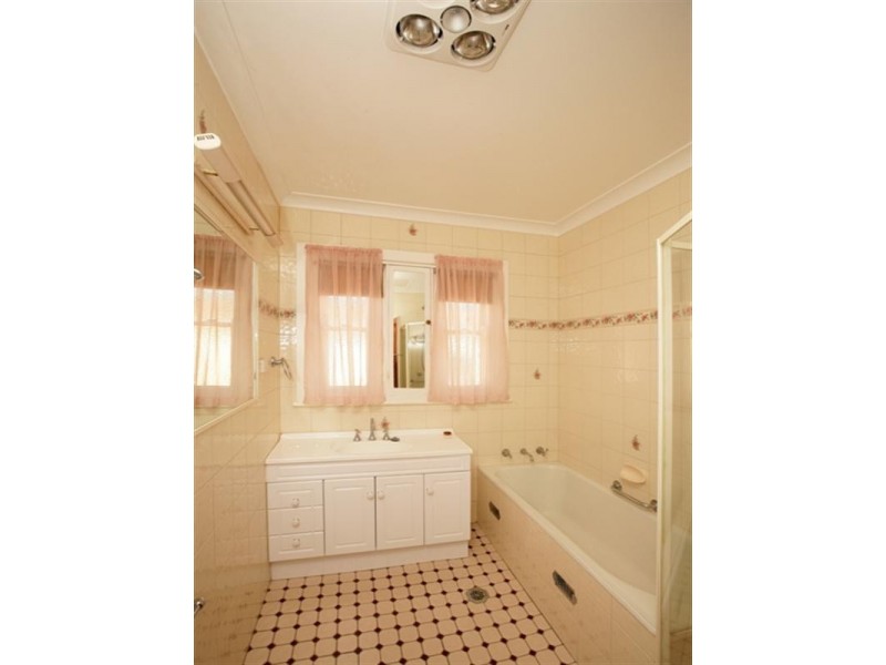 81 Beckwith Street, Wagga Wagga NSW 2650