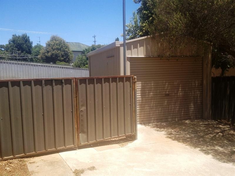 24 Phillip Avenue, Mount Austin NSW 2650