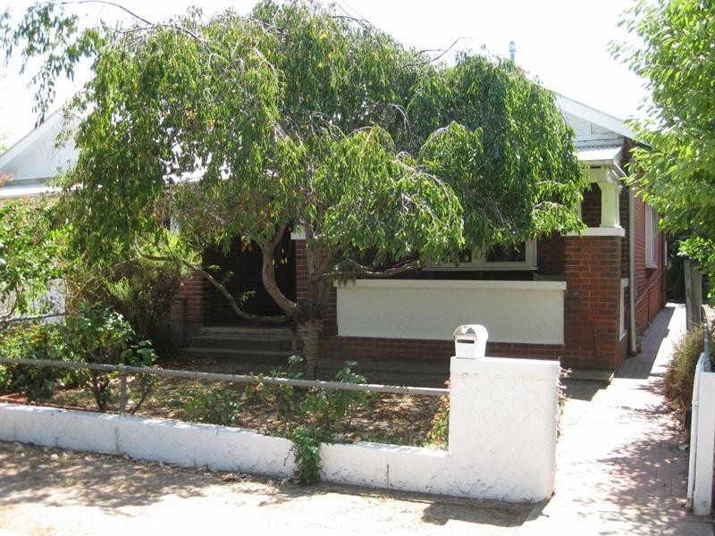 99 Tompson Street, Wagga Wagga NSW 2650