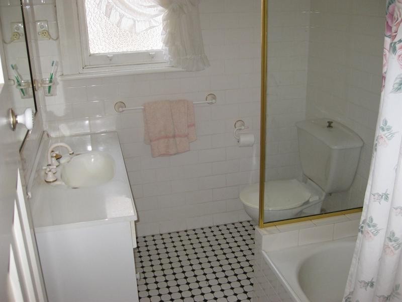 99 Tompson Street, Wagga Wagga NSW 2650