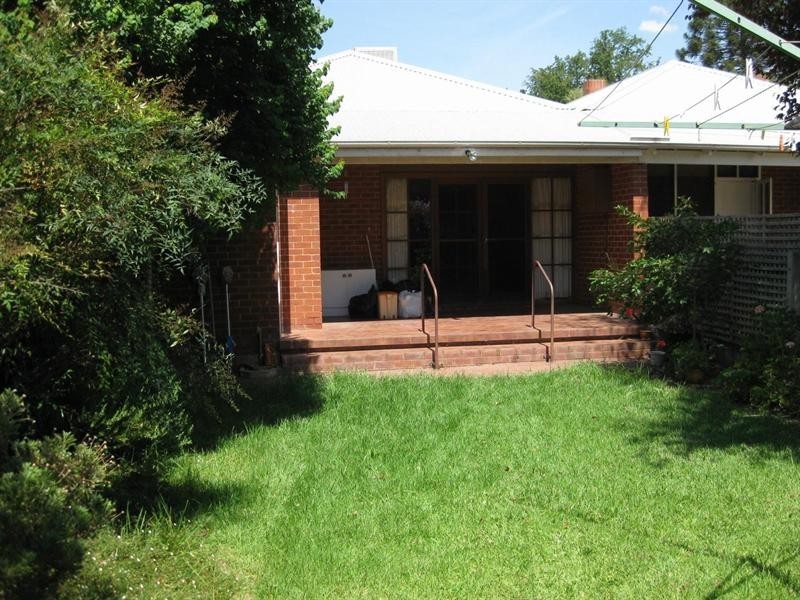 99 Tompson Street, Wagga Wagga NSW 2650