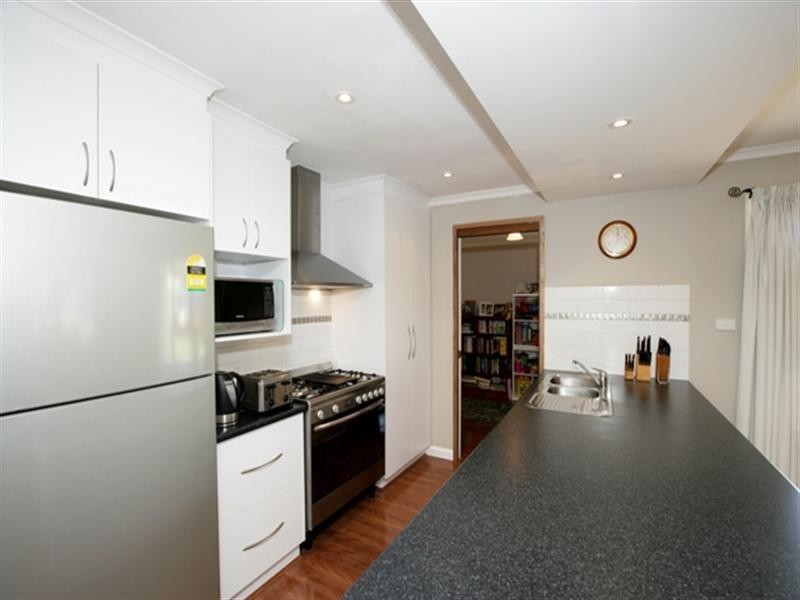 16 Ilex Street, Lake Albert NSW 2650