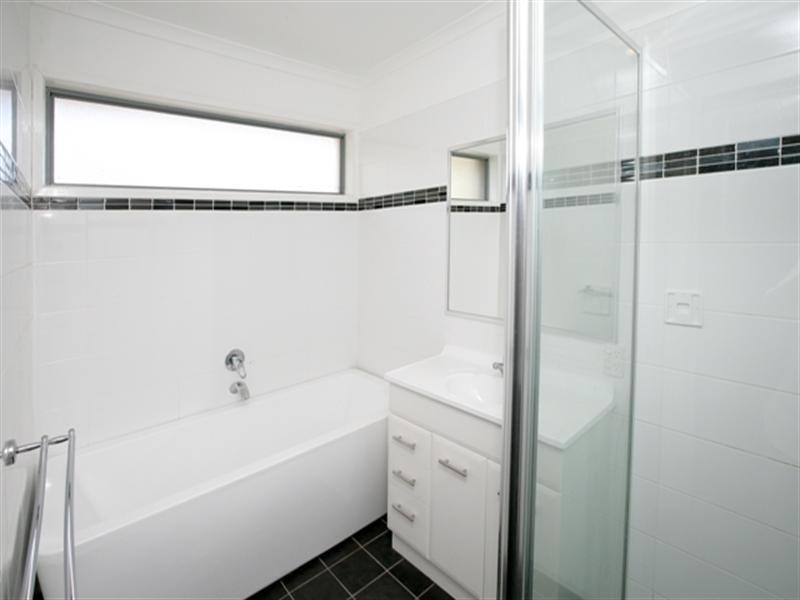 16 Ilex Street, Lake Albert NSW 2650
