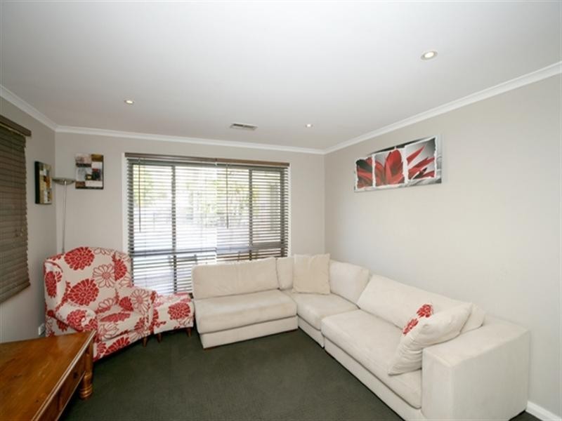 16 Ilex Street, Lake Albert NSW 2650