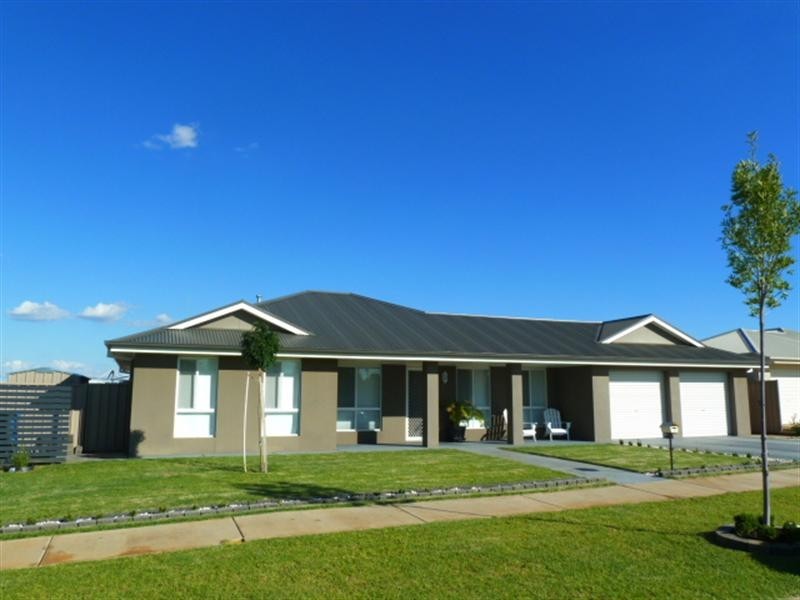 100 Mima Street, Wagga Wagga NSW 2650
