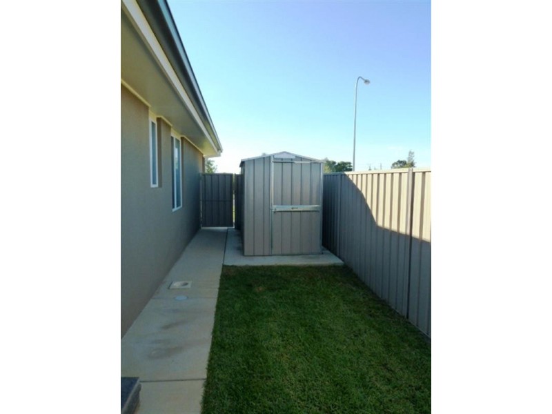 100 Mima Street, Wagga Wagga NSW 2650