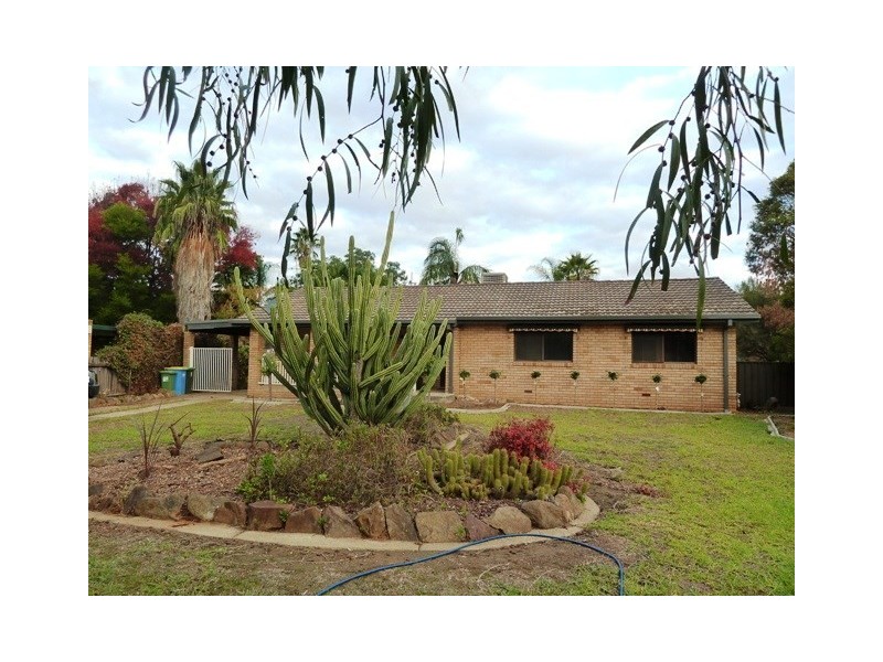 24 Jasmin Crescent, Lake Albert NSW 2650