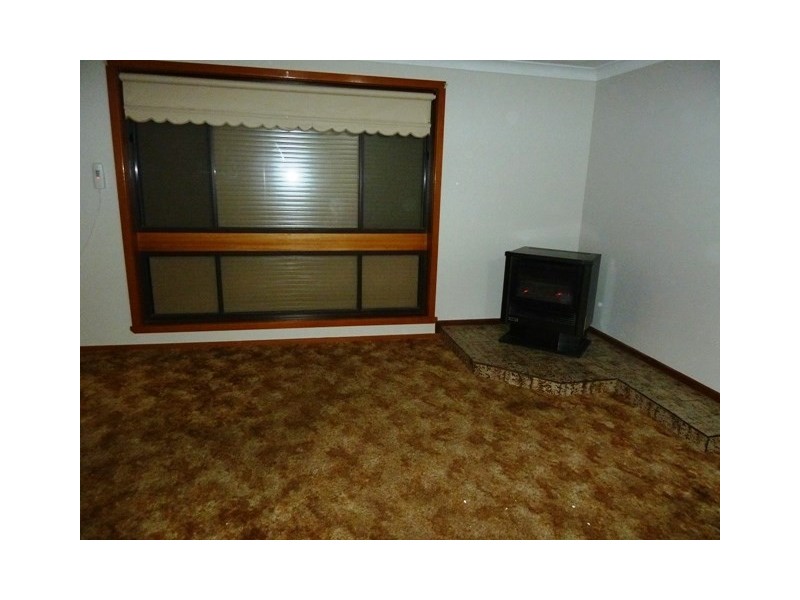 24 Jasmin Crescent, Lake Albert NSW 2650