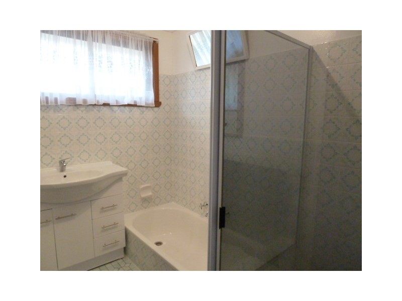 24 Jasmin Crescent, Lake Albert NSW 2650