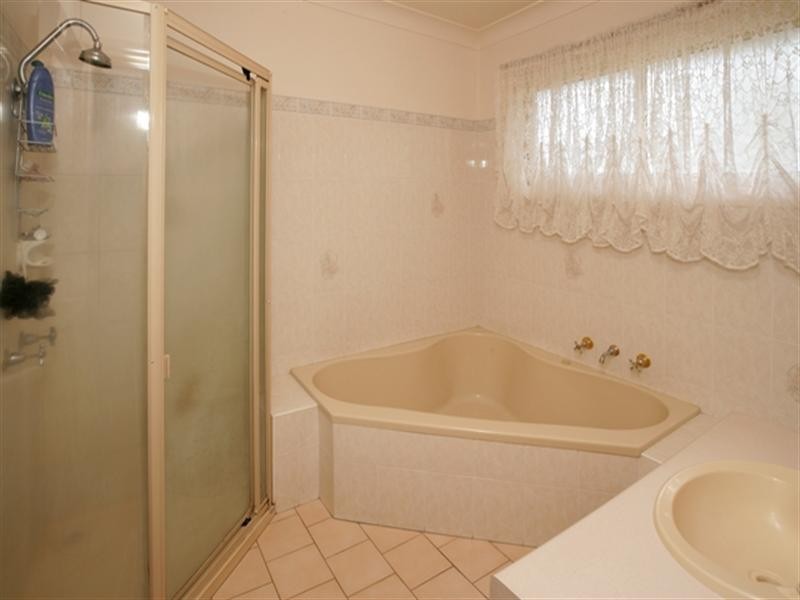 45 Yentoo Drive, Glenfield Park NSW 2650