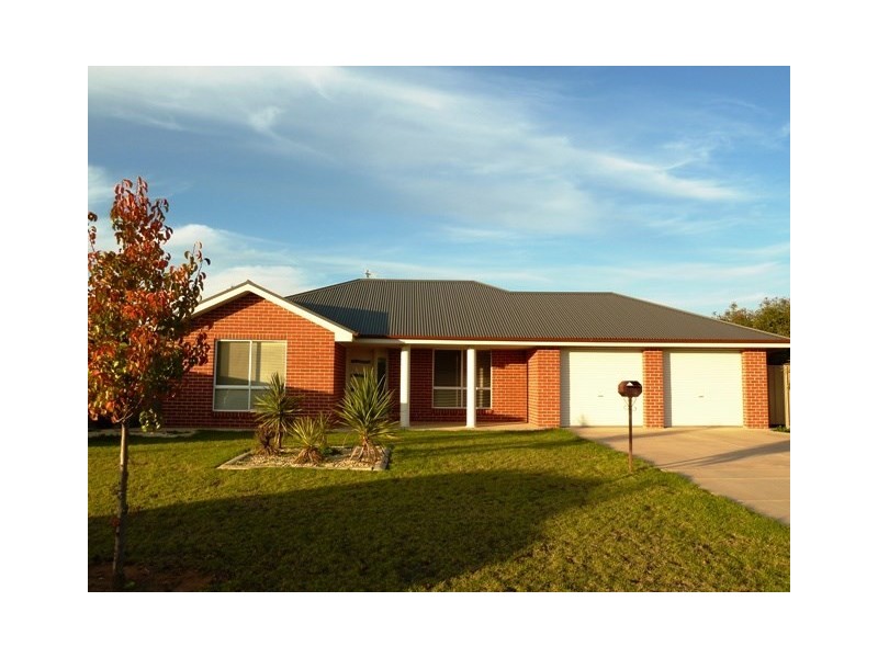 14 Carinya Street, Wagga Wagga NSW 2650