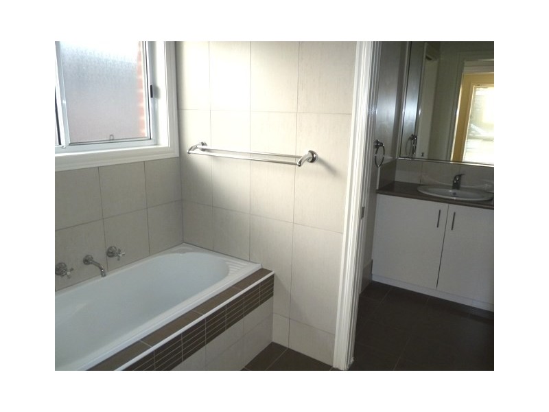 14 Carinya Street, Wagga Wagga NSW 2650