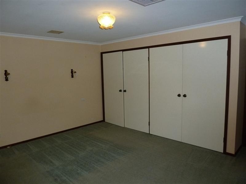 27 Pugsley Avenue, Wagga Wagga NSW 2650