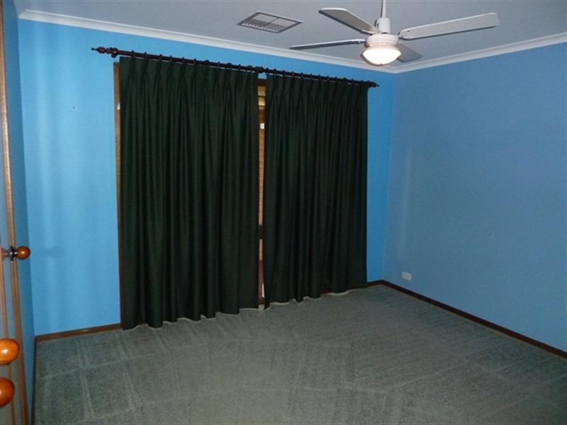 27 Pugsley Avenue, Wagga Wagga NSW 2650