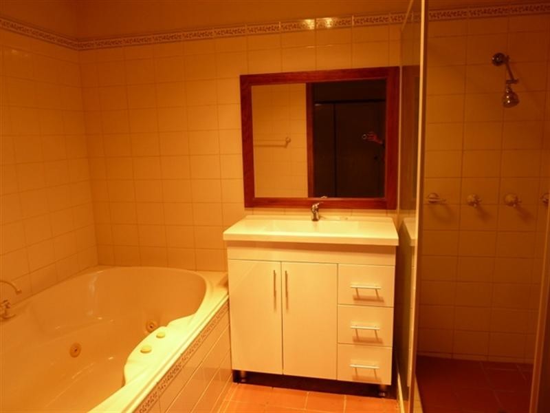 27 Pugsley Avenue, Wagga Wagga NSW 2650