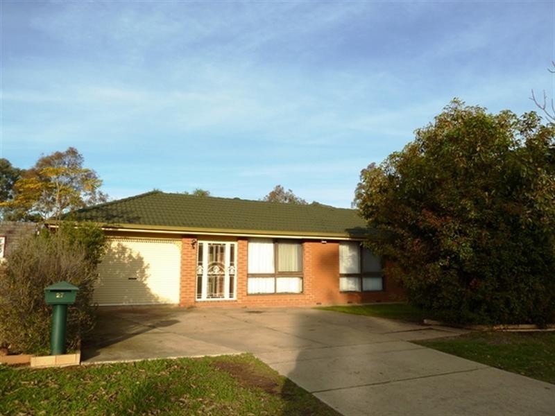 27 Pugsley Avenue, Wagga Wagga NSW 2650