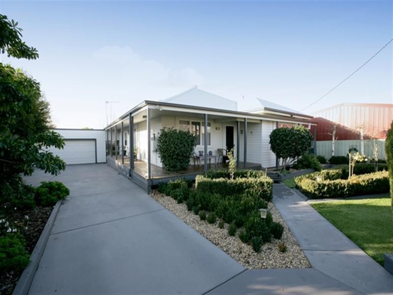 1 Charleville Road, Turvey Park NSW 2650