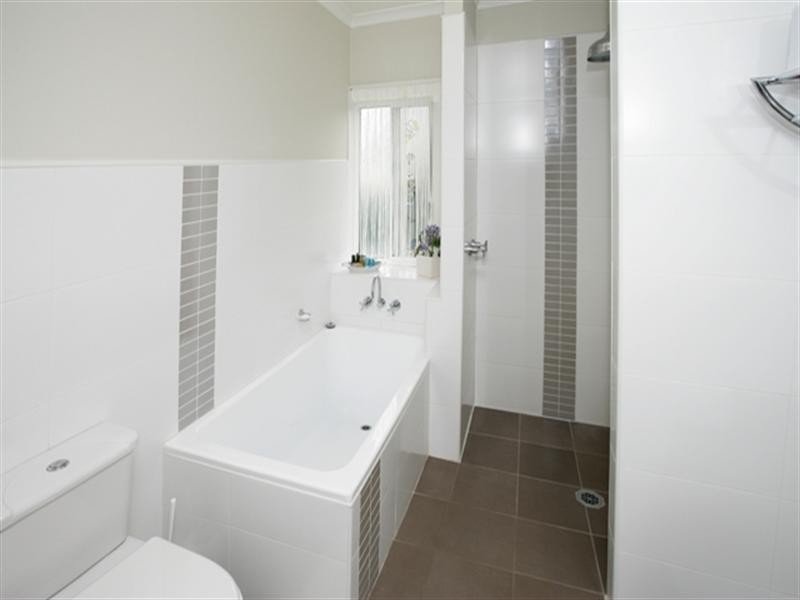 1 Charleville Road, Turvey Park NSW 2650